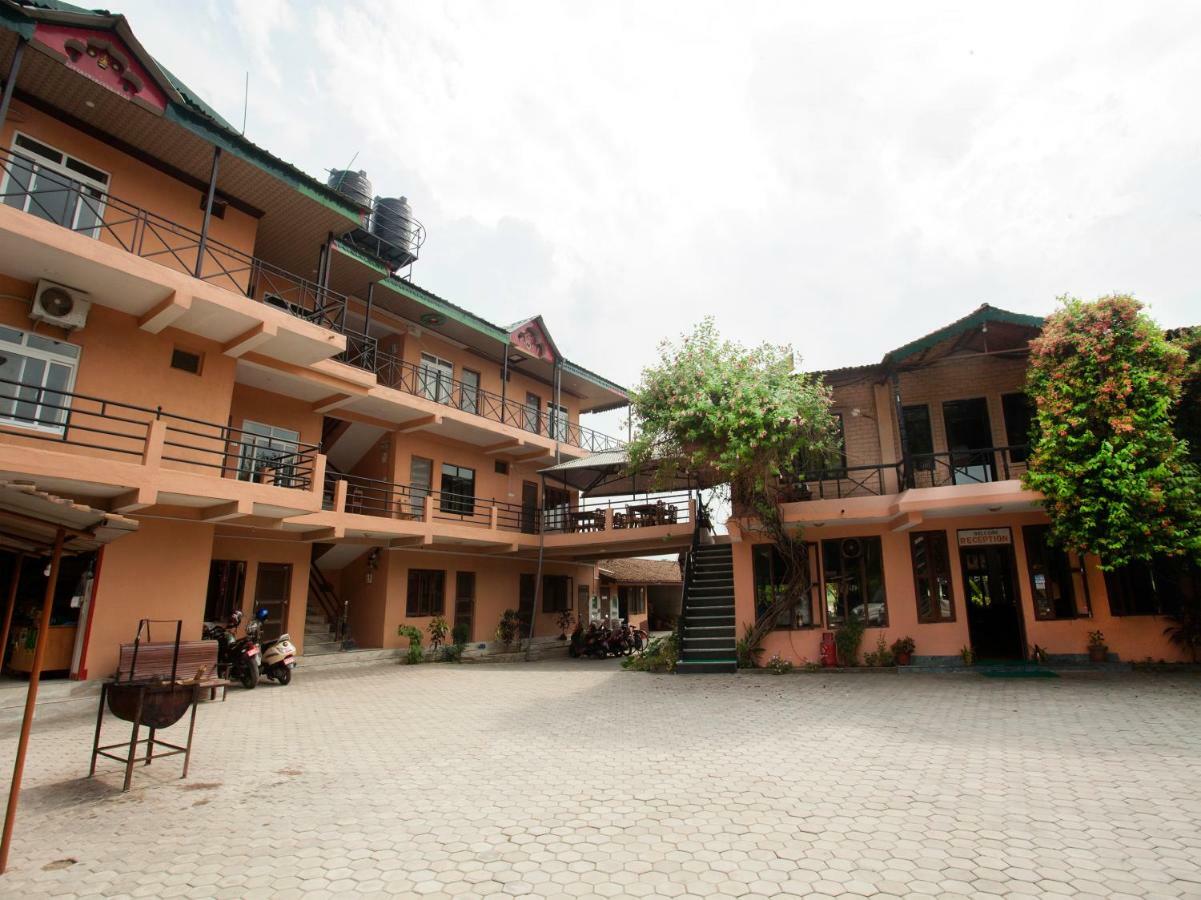 Spot On 486 Hotel Holy Lodge Саураха Экстерьер фото