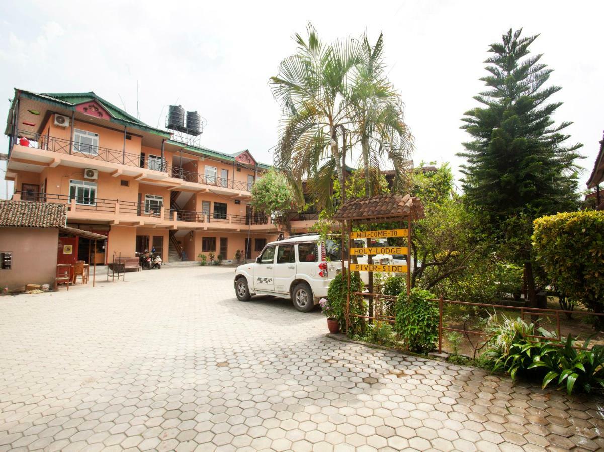 Spot On 486 Hotel Holy Lodge Саураха Экстерьер фото