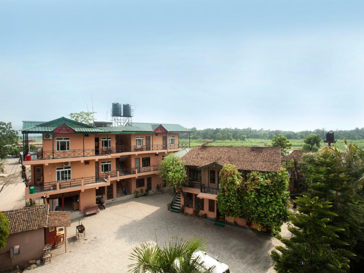 Spot On 486 Hotel Holy Lodge Саураха Экстерьер фото