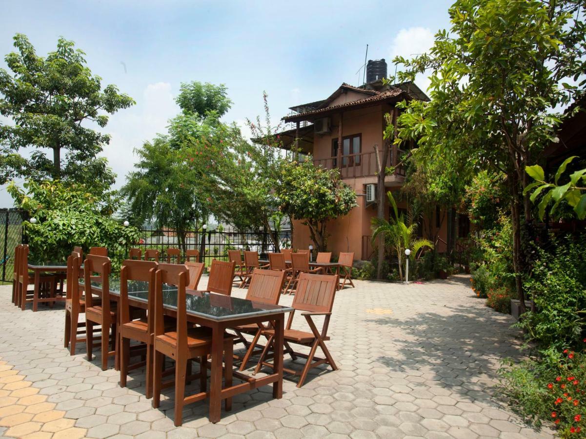 Spot On 486 Hotel Holy Lodge Саураха Экстерьер фото