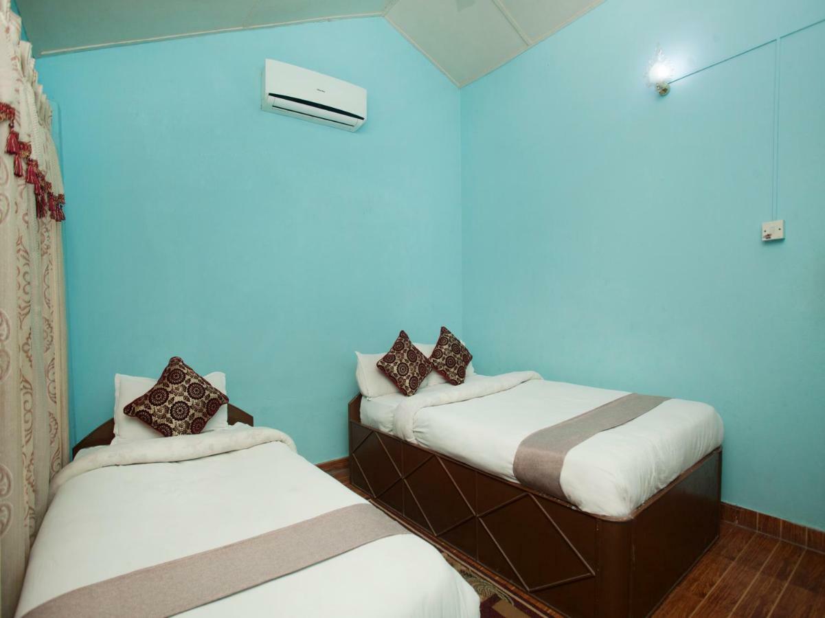 Spot On 486 Hotel Holy Lodge Саураха Экстерьер фото