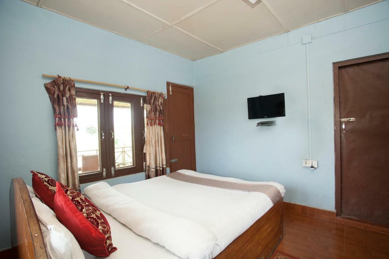 Spot On 486 Hotel Holy Lodge Саураха Экстерьер фото